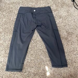 Hofi gray cropped leggings